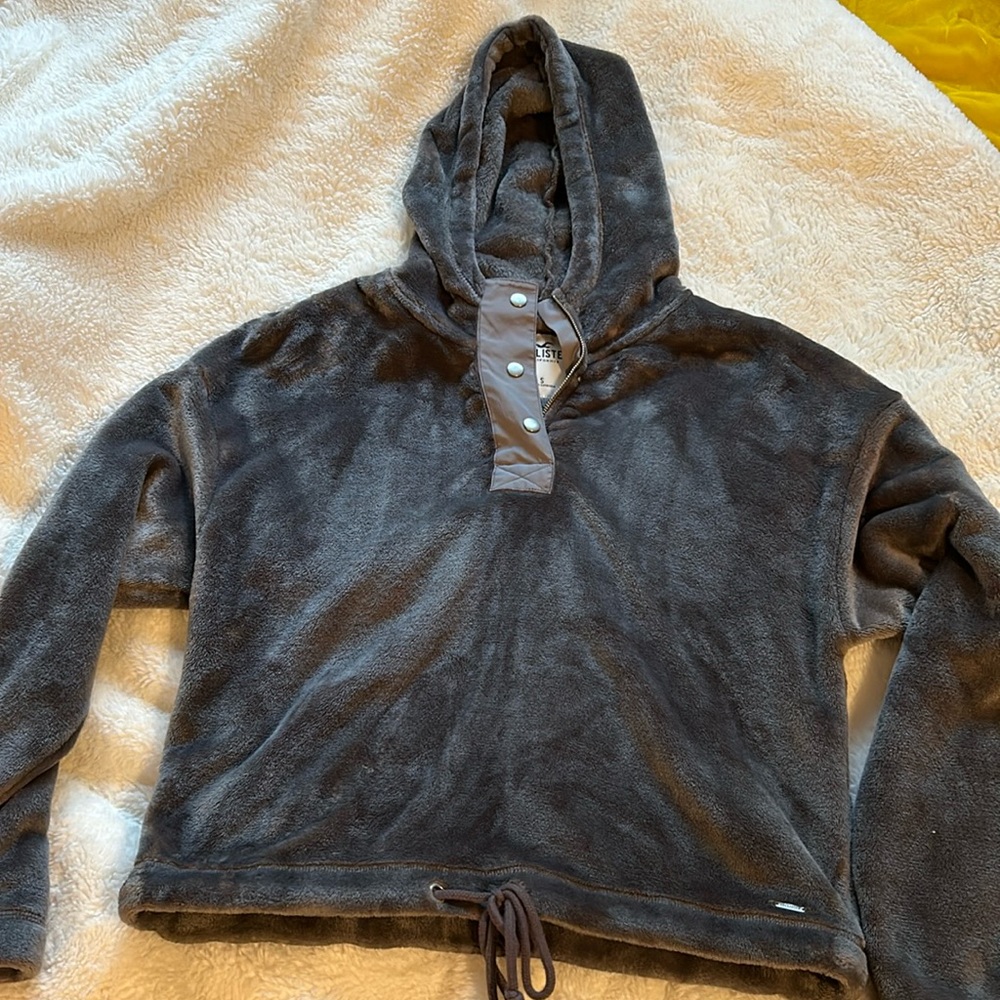 Hollister sweater